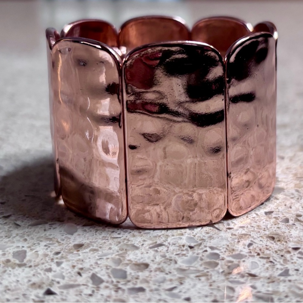 Elegant Rose Gold Metal Panel Stretch Bracelet Hammered Finish Scalloped Edge